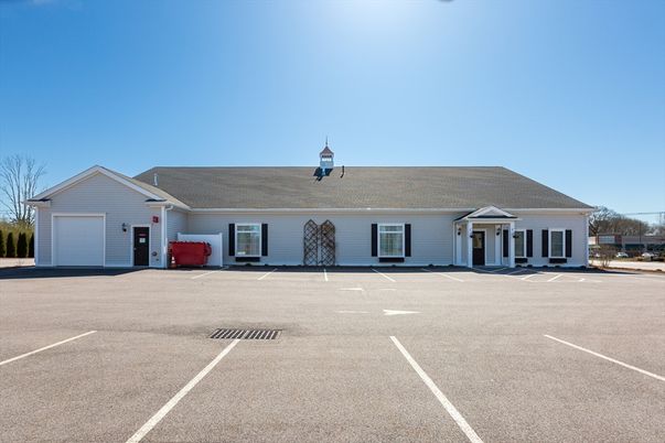 Attached, Exterior, Facade, Ranch