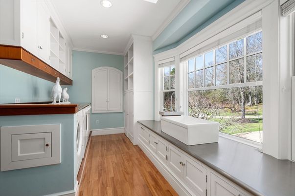 Interior, Recessed Lighting, Wood Texture Flooring