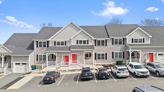 Attached, Exterior, Facade, Rowhouse