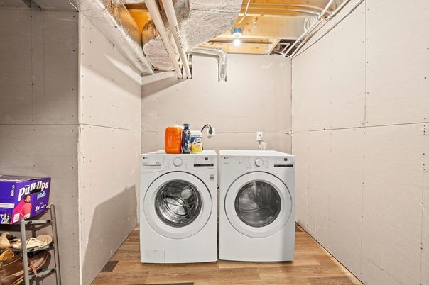 Interior, Washer, Wood Texture Flooring