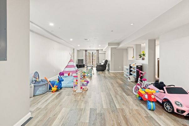 Interior, Recessed Lighting, Wood Texture Flooring