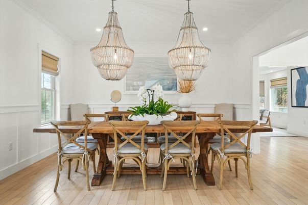 Chandelier, Dining room, Interior, Recessed Lighting, Wood Texture Flooring