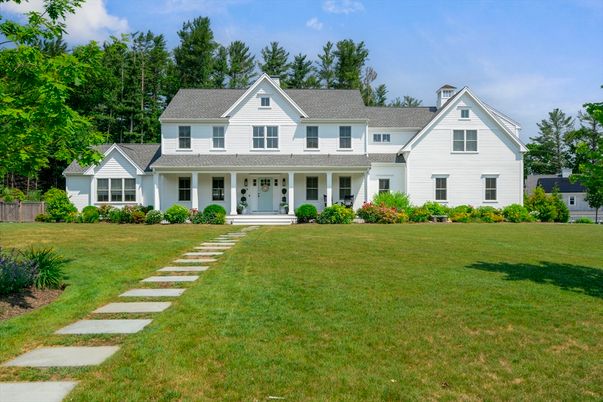 Exterior, Facade, Farmhouse