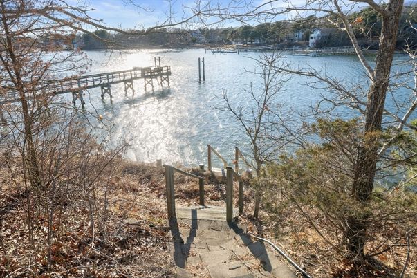 Exterior, Lake