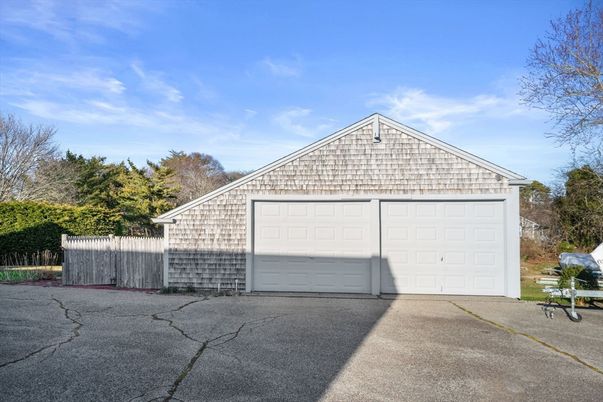 Detached Garage, Exterior