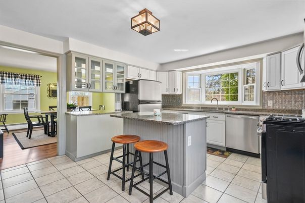 Dining room, Interior, Kitchen, Stainless Steel Appliances, Wood Texture Flooring