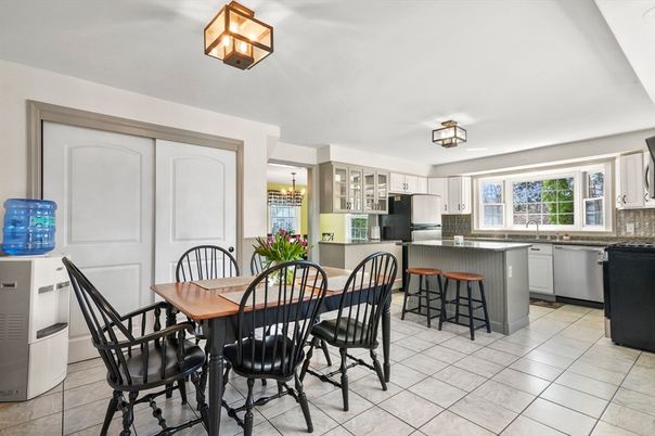 Dining room, Interior, Kitchen, Pendant Lights, Stainless Steel Appliances
