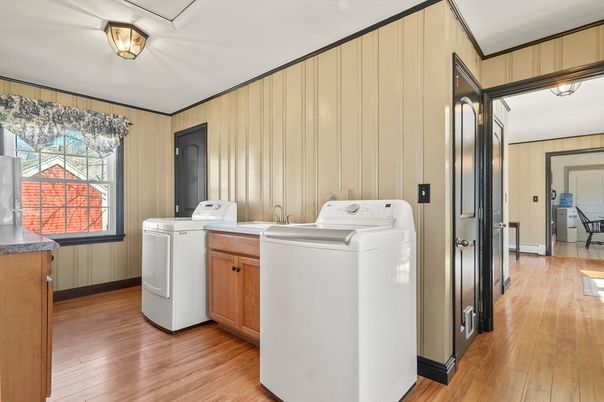 Interior, Washer, Wood Texture Flooring