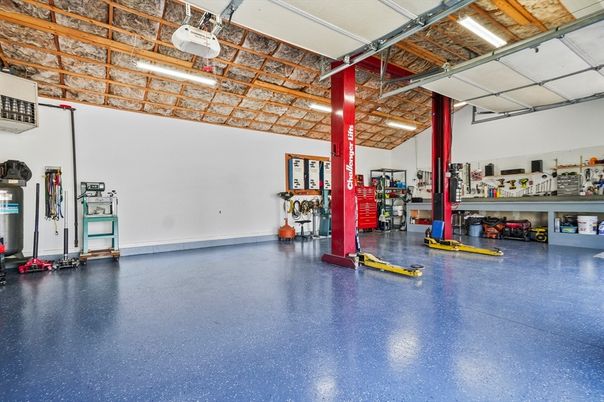 Garage, Interior