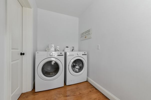 Interior, Washer, Wood Texture Flooring