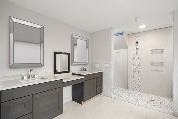 Bathroom, Dual Sink Vanities, Interior, Recessed Lighting