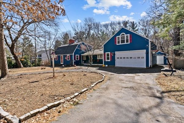 Attached, Exterior, Facade, Ranch