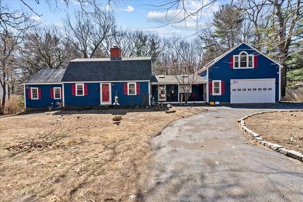Attached, Exterior, Facade, Cape Cod