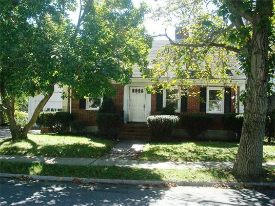 Exterior, Facade, Brick Facade, Georgian