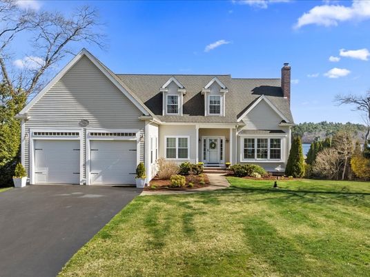 Attached, Exterior, Facade, Ranch