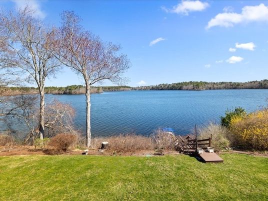 Exterior, Lake