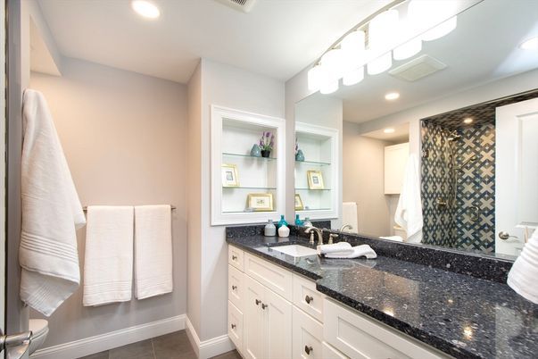 Bathroom, Interior, Recessed Lighting