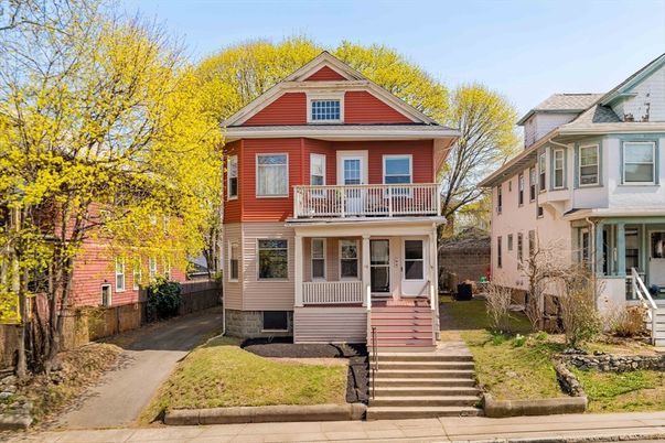 Exterior, Facade, Queen Anne Victorian