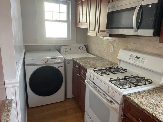 Interior, Washer, Wood Texture Flooring