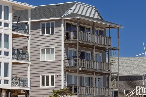 Exterior, Facade, Rowhouse