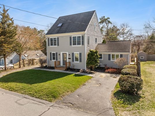 Exterior, Facade, Cape Cod