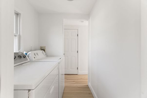 Interior, Utility Closets, Washer, Wood Texture Flooring