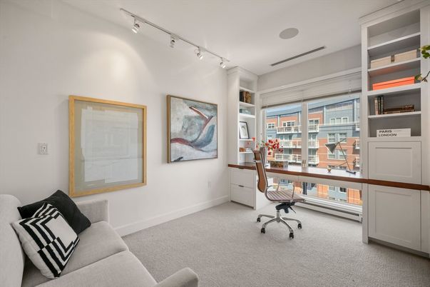Home Office, Interior
