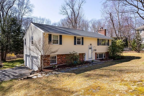 Attached, Exterior, Facade, Brick Facade, Raised Ranch