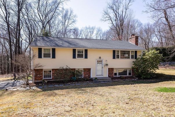 Exterior, Facade, Brick Facade, Raised Ranch