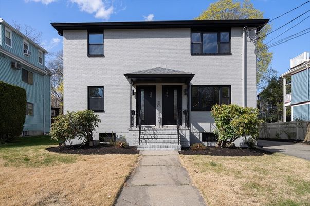 Exterior, Facade, Brick Facade, American Foursquare