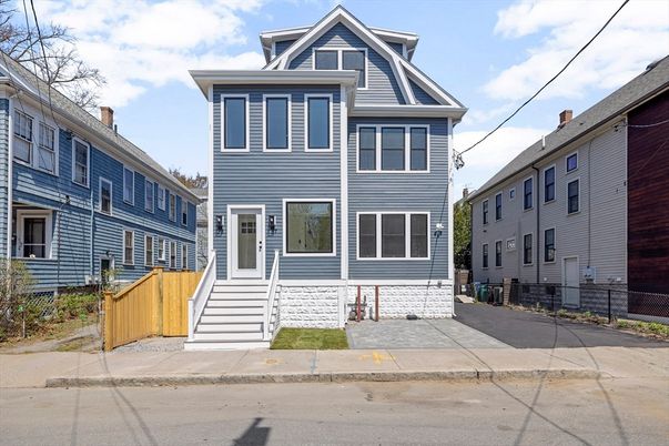 Exterior, Facade, Queen Anne Victorian