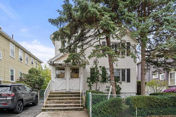 Exterior, Facade, Queen Anne Victorian