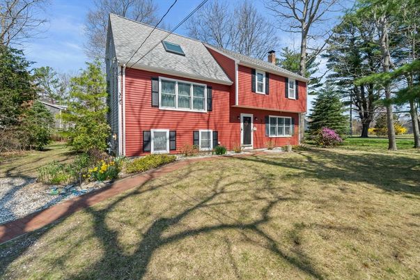 Backyard, Exterior, Facade, Raised Ranch