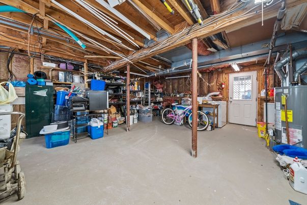 Interior, Washer, Wooden Beams