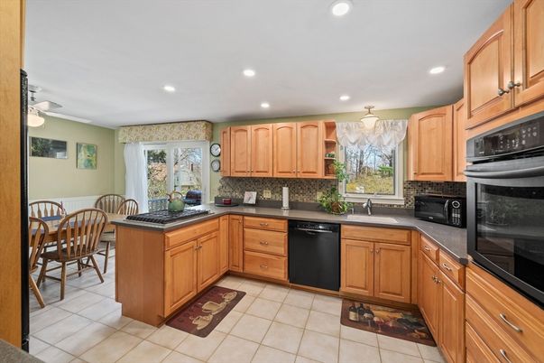 Dining room, Interior, Kitchen, Recessed Lighting