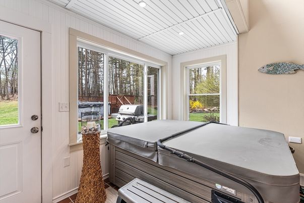 Hot Tub, Interior, Recessed Lighting