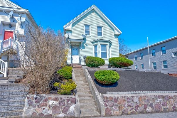 Exterior, Facade, Queen Anne Victorian