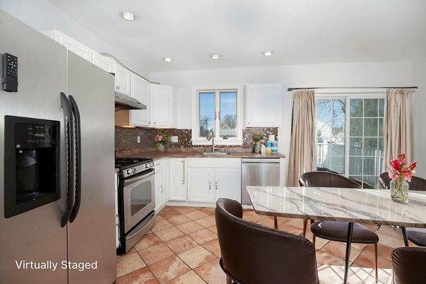 Dining room, Interior, Kitchen, Recessed Lighting, Stainless Steel Appliances