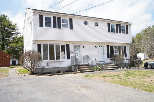 Exterior, Facade, Raised Ranch