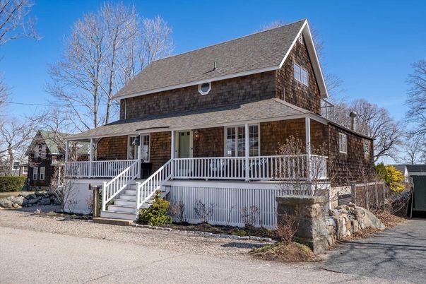 Exterior, Facade, Cape Cod