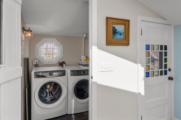 Interior, Washer, Wood Texture Flooring