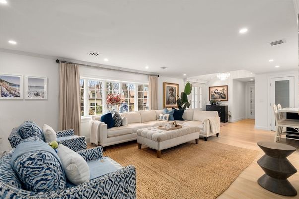 Chandelier, Dining room, Interior, Living room, Recessed Lighting, Wood Texture Flooring
