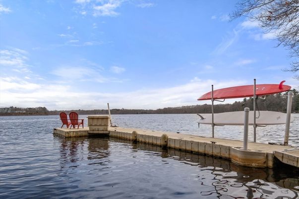 Exterior, Lake