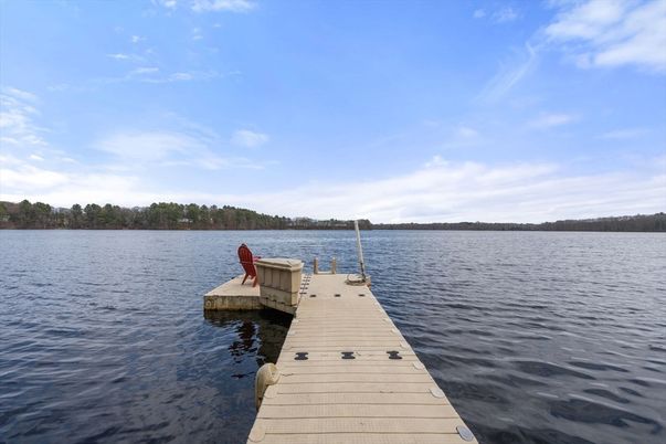 Exterior, Lake
