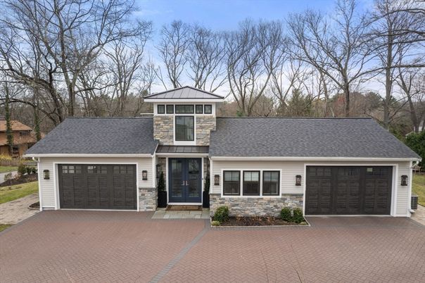 Attached, Exterior, Facade, Cape Cod