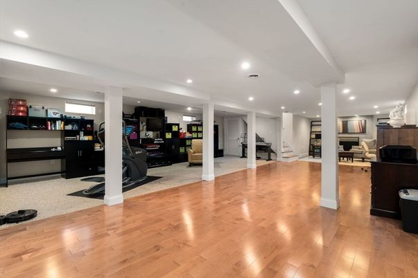 Fitness Equipment, Interior, Recessed Lighting, Wood Texture Flooring