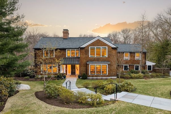 Exterior, Facade, Brick Facade, Brick Traditional