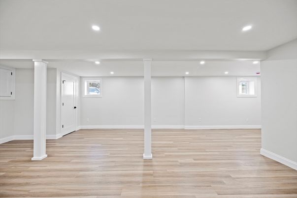 Empty room, Interior, Recessed Lighting, Wood Texture Flooring