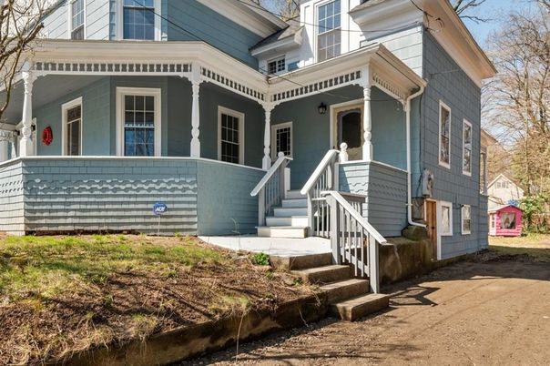 Exterior, Facade, Queen Anne Victorian