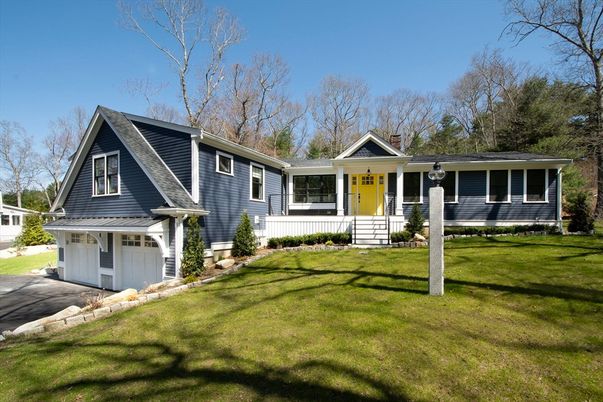 Attached, Exterior, Facade, Farmhouse